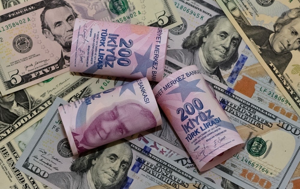 Dolar/TL'de rekorlar durmuyor: Bir yenisi daha geldi
