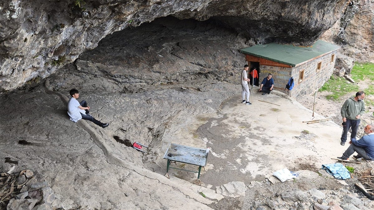 Düzgün Baba Ziyaretgahı’nı tahrip eden 3 kişi tutuklandı