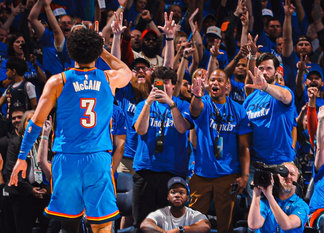 Thunder ve Thunder seride öne geçti