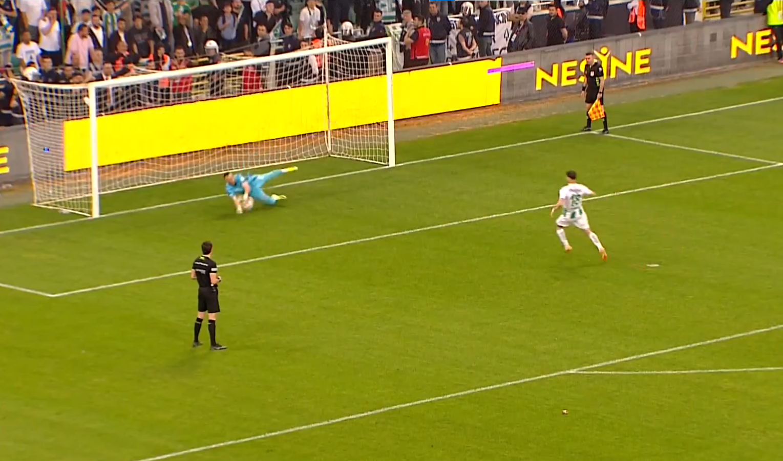 Kaderi değiştiren penaltı! Kurtardığı top gol oldu, herkes şaşkına döndü