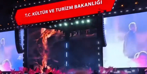 Bakanlığın düzenlediği festivalde gençler İmamoğlu sloganları attı