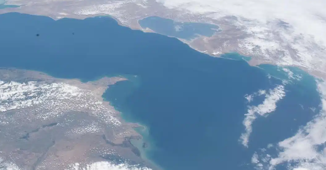 Koca bir deniz gözlerimizin önünde yok oluyor