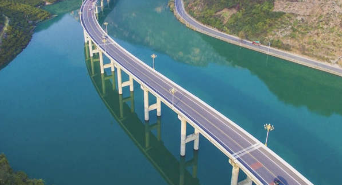 Nehrin ortasına köprü kurdular: Yol 1 saatten 20 dakikaya indi 
