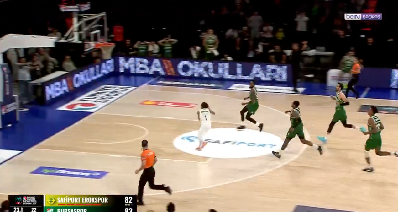 Takımı gerideyken basket atmadı zamana oynadı! Basketbolda ligin kaderini değiştirdi
