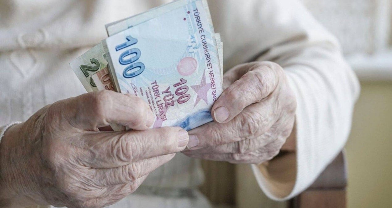 Bankaya borcu olan emekliye kötü haber! Aylığınızın hepsi bloke edilebilir
