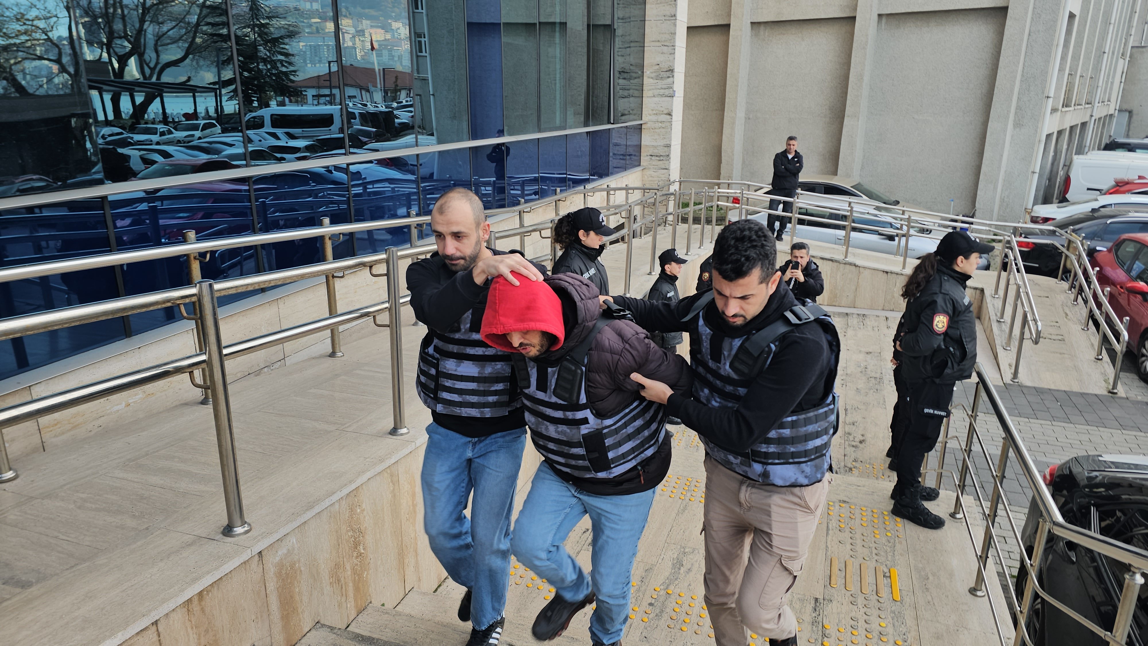 Eşinin dayısını bıçaklayarak öldüren sanığa müebbet hapis