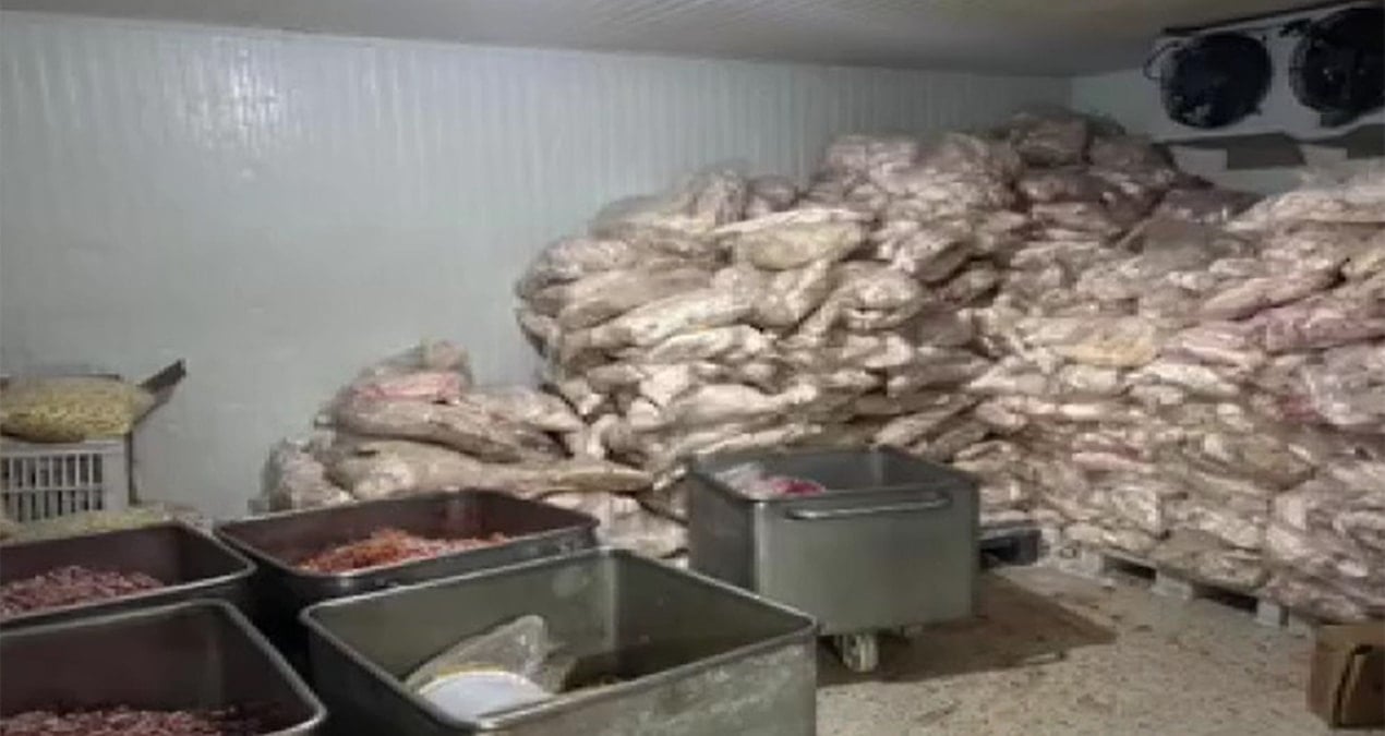 Görüntüler mide bulandırdı! Yakalanmasalar halka yedireceklerdi