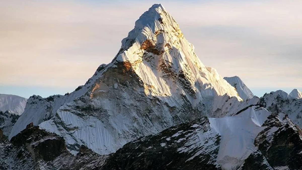 Dünyanın en yüksek dağı Everest değilmiş: Yıllardır yanlış biliniyormuş