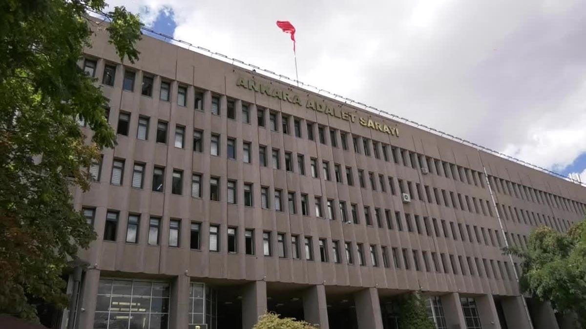 FETÖ firarisi Cevheri Güven'e bilgi sızdırma davasında 3 polis beraat etti