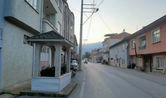 'Gizemli mezar' mahalleyi üçe böldü