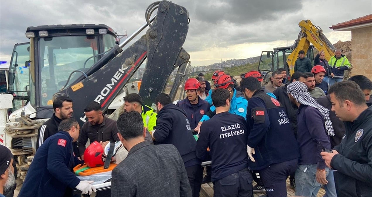 Elazığ'da kanalizasyon çalışmasında göçük