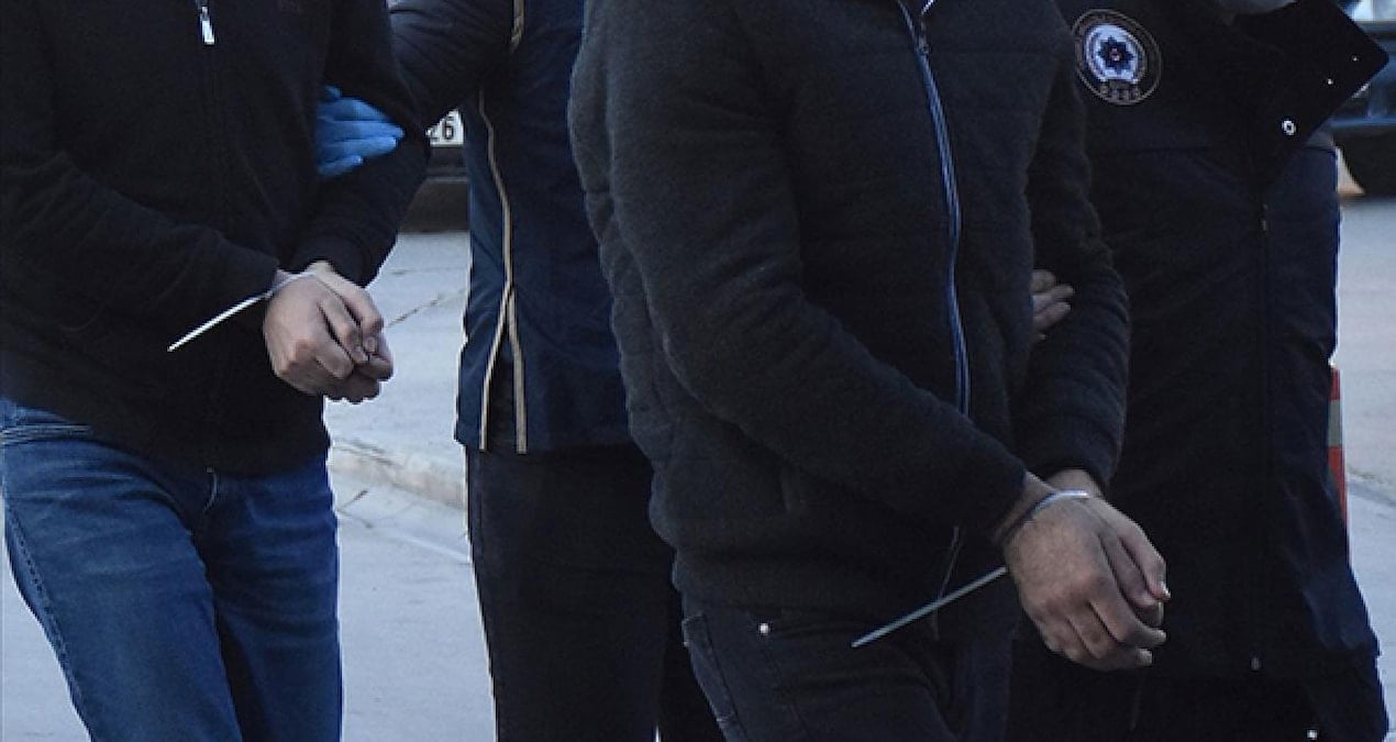 İzmir Buca'da düzenlenen uyuşturucu operasyonunda 6 kişi gözaltına alındı