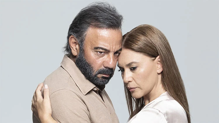 İki ay önce ayrılmışlardı! Evrim Alasya ve Kerem Alışık Londra’da görüntülendi