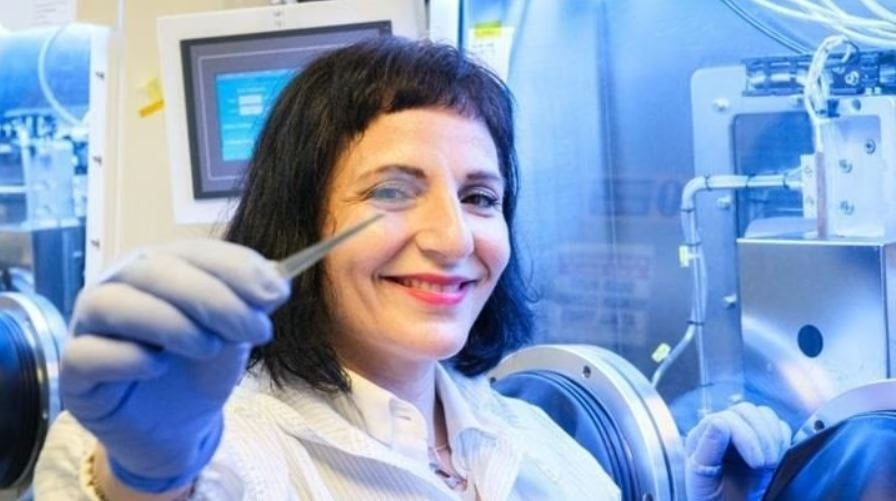 Saç telinden ince bu 'güneş paneli' şehirleri enerji deposuna çevirecek