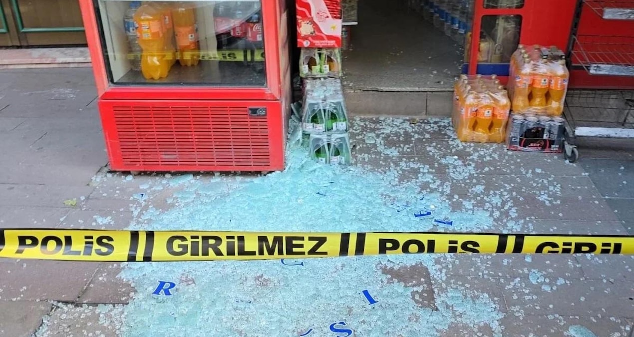 Küçükçekmece'de silahlı saldırı: 3 kişi yaralandı