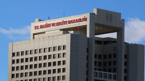 Hazine yarın iki ihale gerçekleştirecekHazine ve Maliye Bakanlığı, yarın bir hazine bonosunun ilk ihracına ve bir sabit kuponlu devlet tahvilinin yeniden ihracına imza atacak.