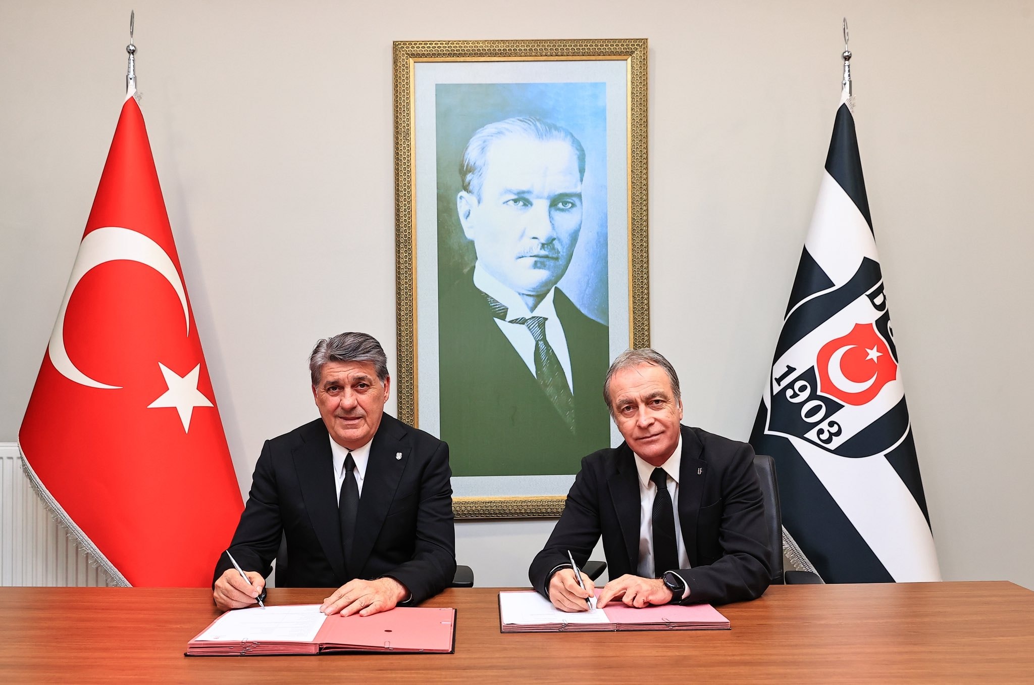 Beşiktaş'tan teknik direktör açıklaması