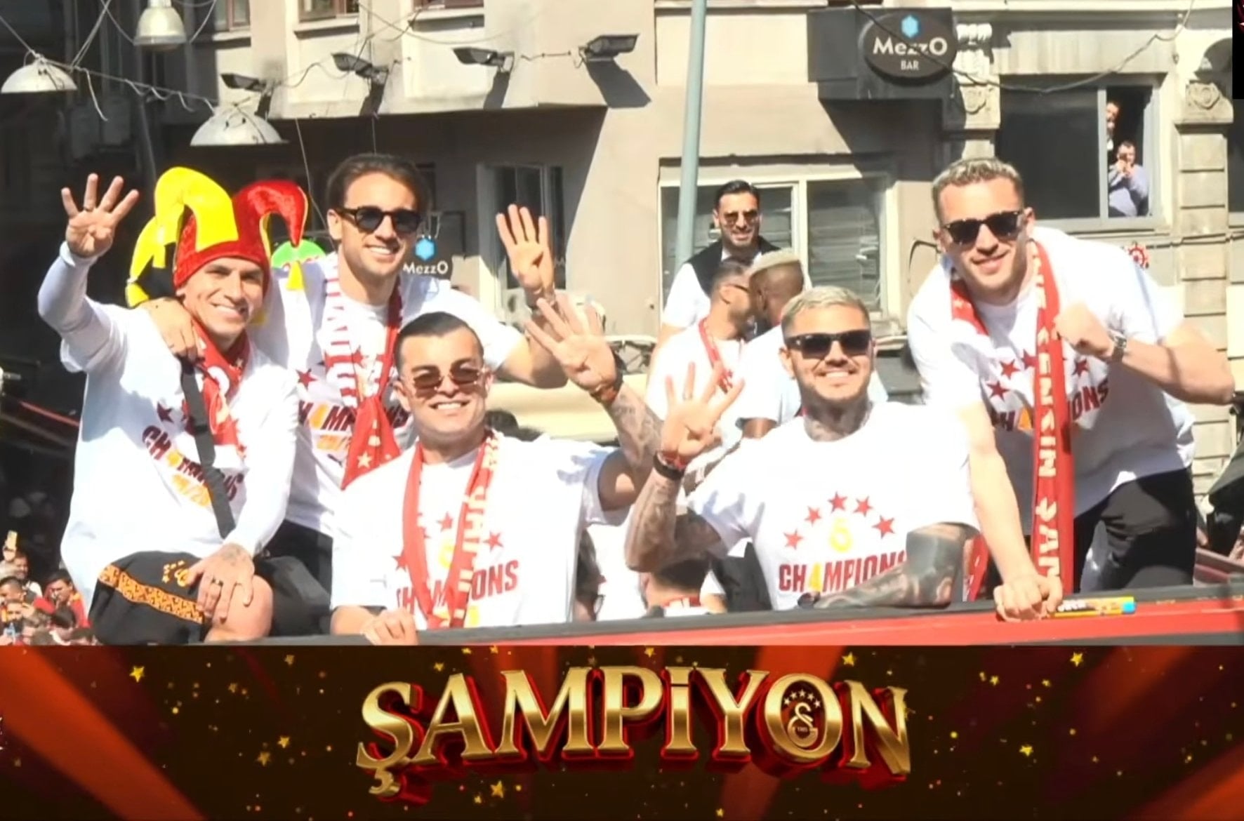 Galatasaraylı futbolculardan flaş Icardi pankartı