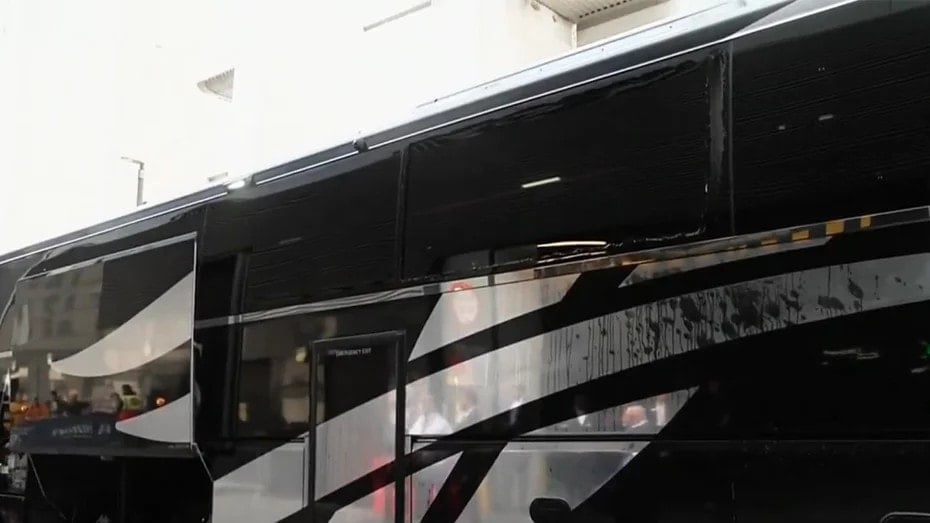 Acun Ilıcalı'nın takımına maç önü saldırı! Otobüsün camları kırıldı