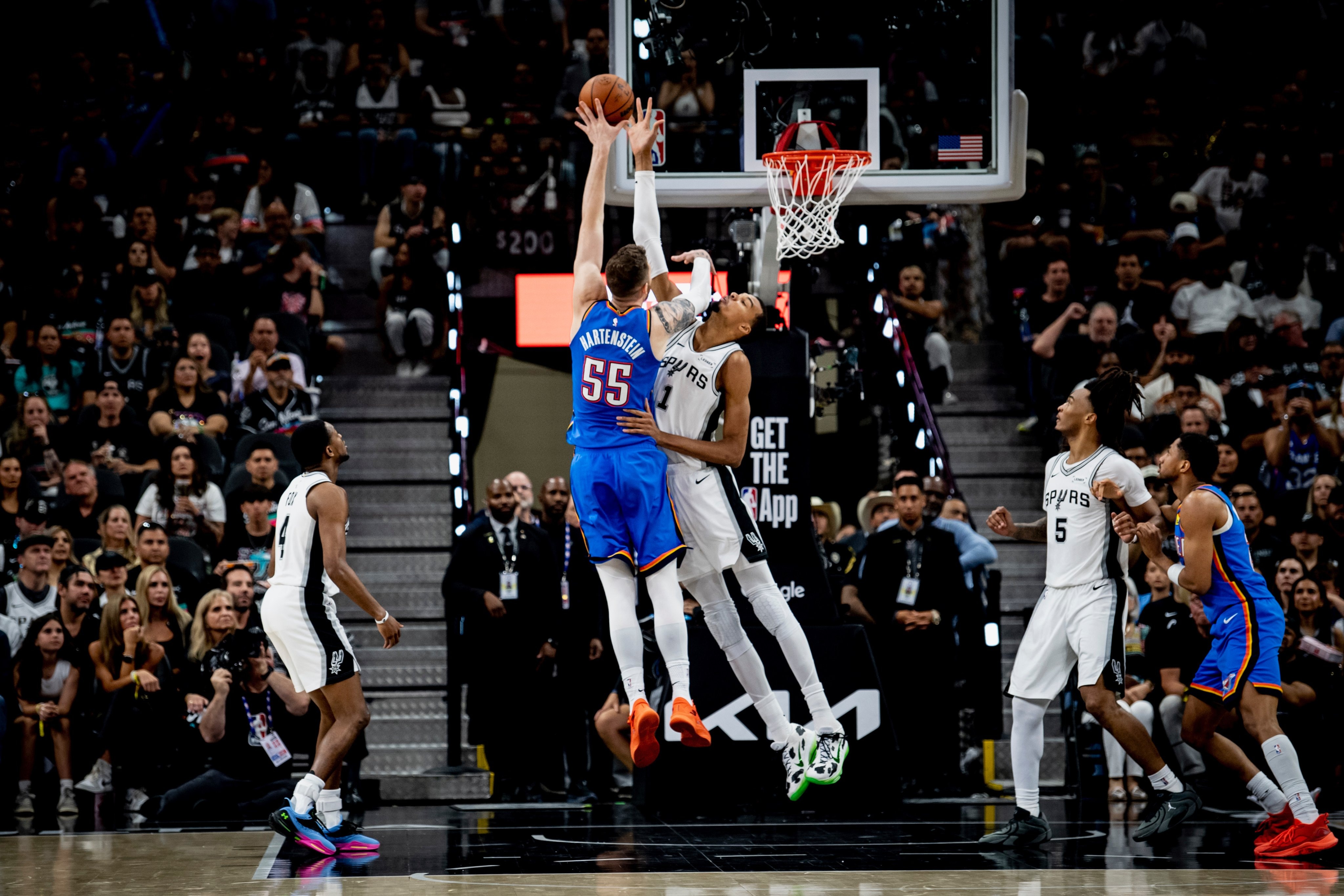San Antonio Spurs seriyi eşitledi