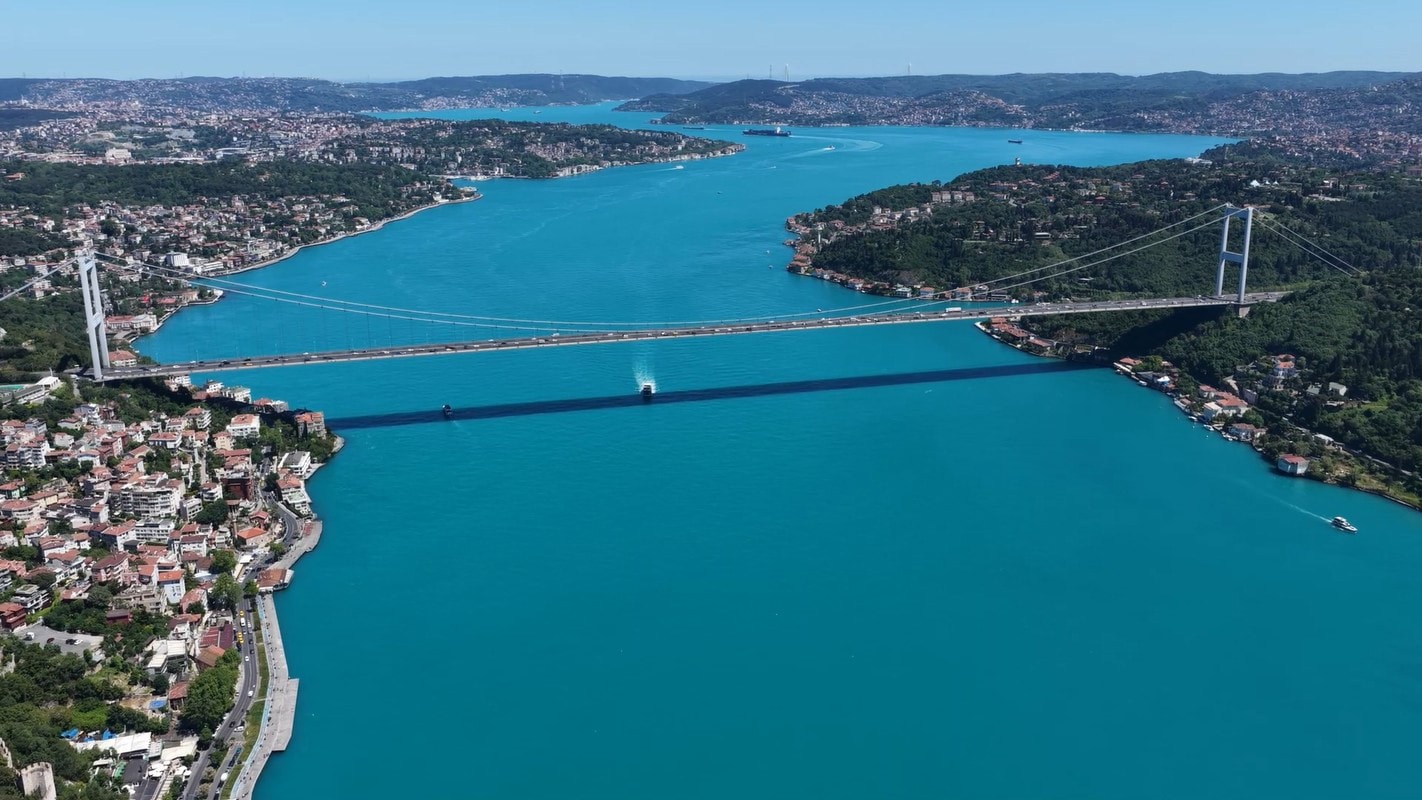 İstanbul Boğazı görenleri mest etti