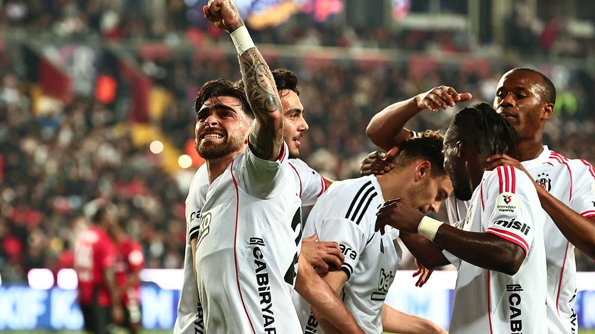 Beşiktaş'ta ayrılık! Sabaha karşı gidiyor