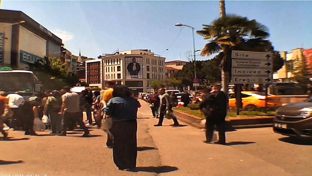 Minibüsün çarptığı kadın yaralandı