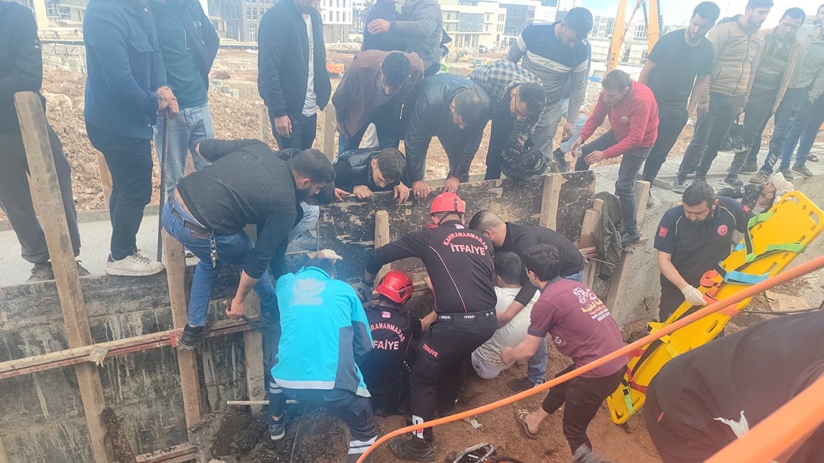 Çöken yolda can pazarı! Ekipler seferber oldu