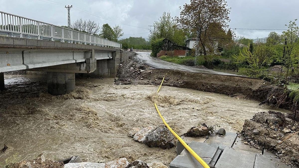 Sakarya'da sağanak hayatı olumsuz etkiledi