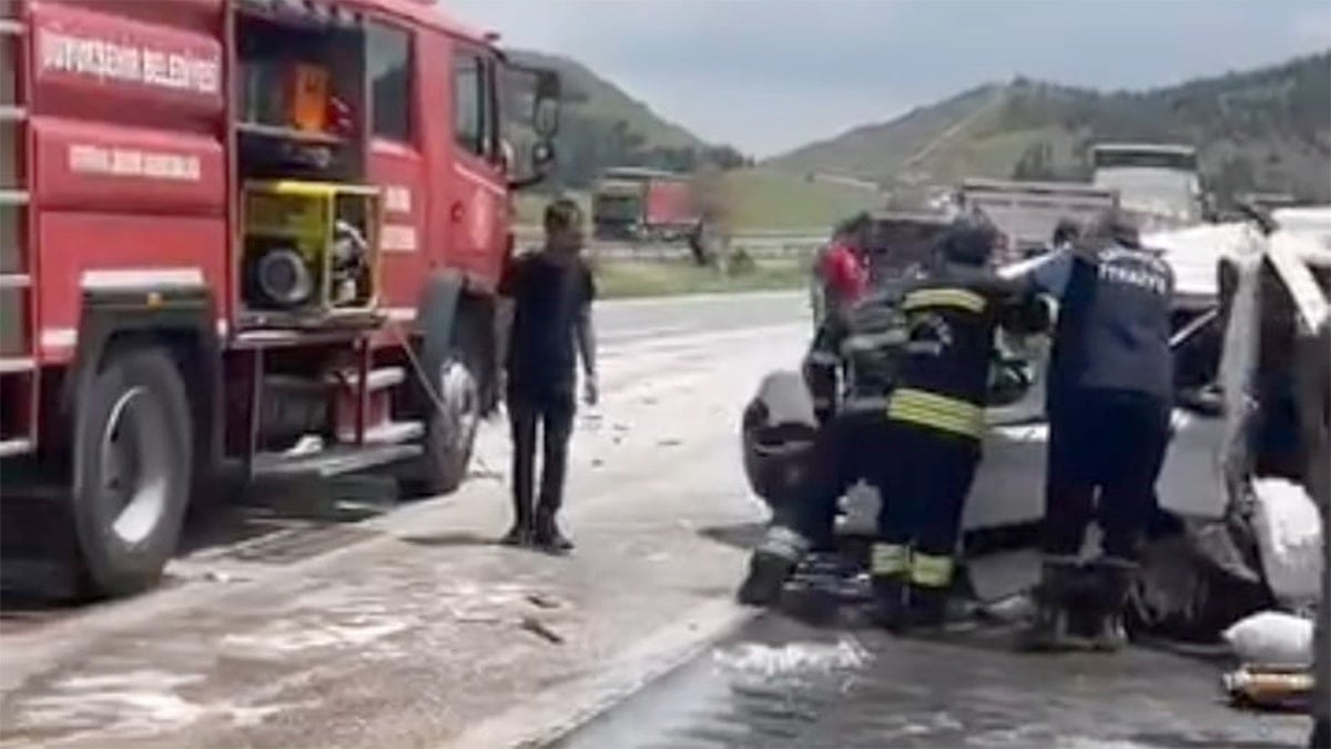 TIR dehşeti! Otomobilde sıkışan çift feci şekilde can verdi
