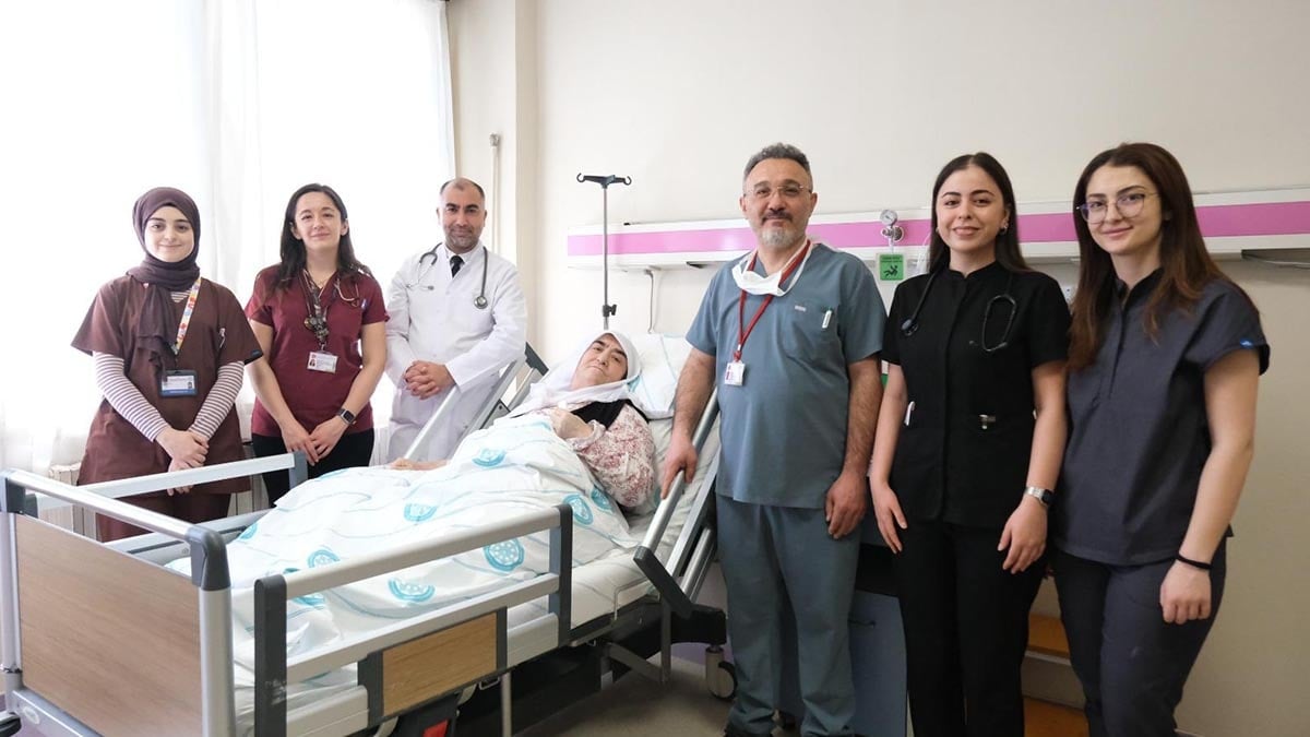 Göğsünden 7 kilo 750 gramlık tümör çıkarıldı