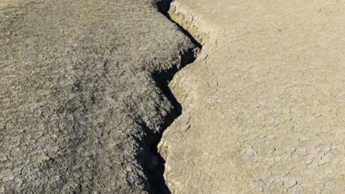 Toprak zikzak şeklinde açılıyor, 54 ülke sular altında kalacak