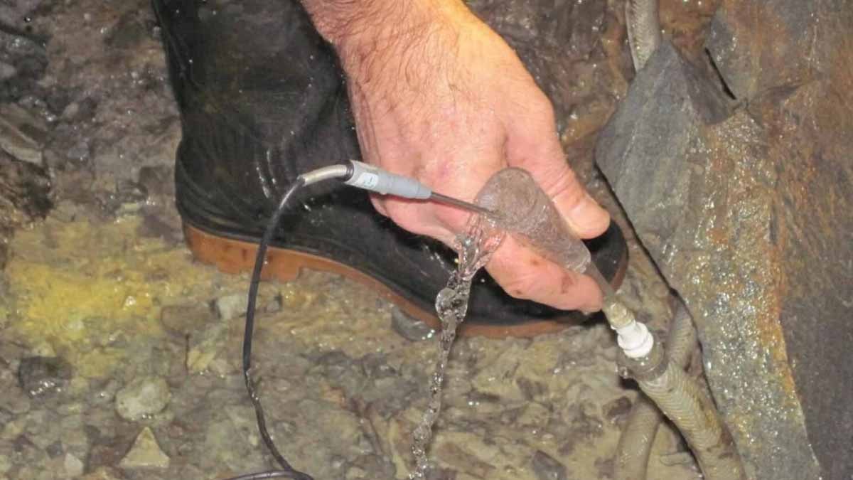 Tek bir sızıntıyla 400'den fazla evin elektriği bedavaya gelecek: Eski tünellerin altından sızıyordu