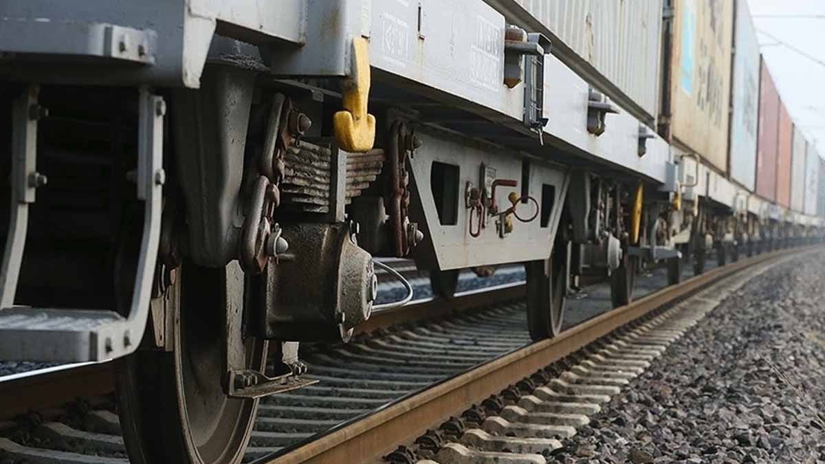 2 başkenti birbirine bağlayan yeni tren on yıldan fazla bir süre sonra geri dönüyor