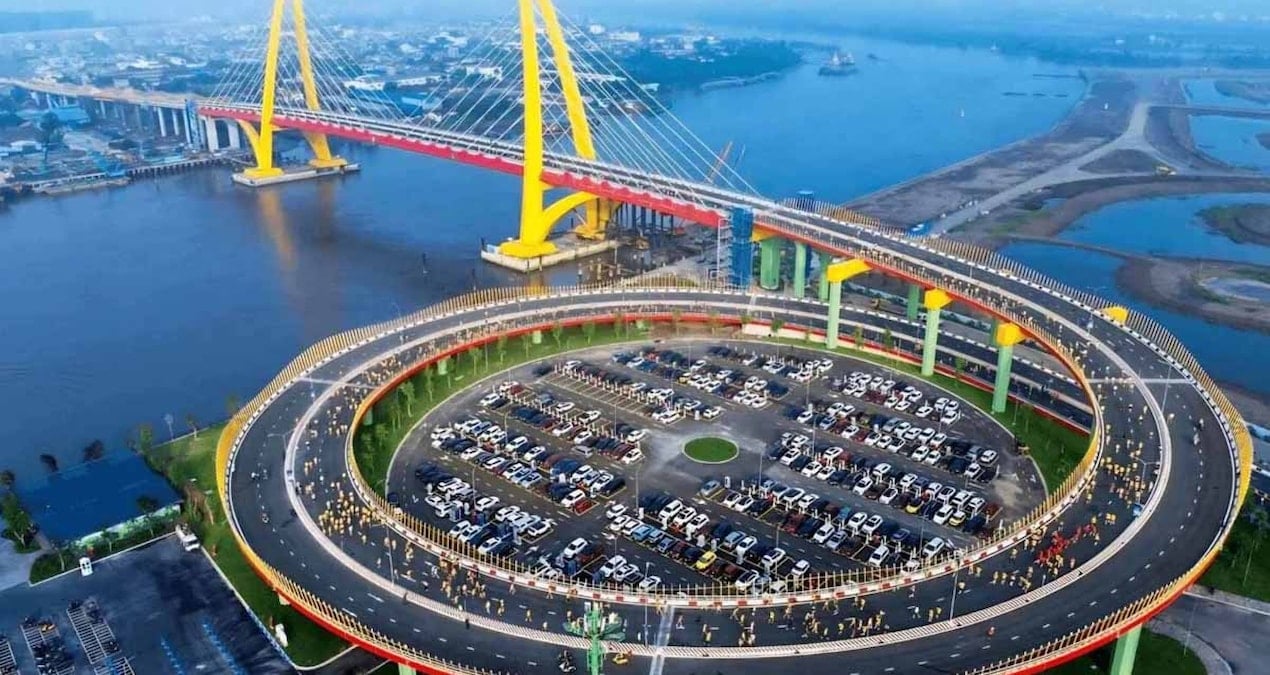 Milyarderin şirketi 90 milyon dolarlık köprüyü sadece 22 ayda inşa etti ve bu hız rekoru altyapı yarışını sarsıyor