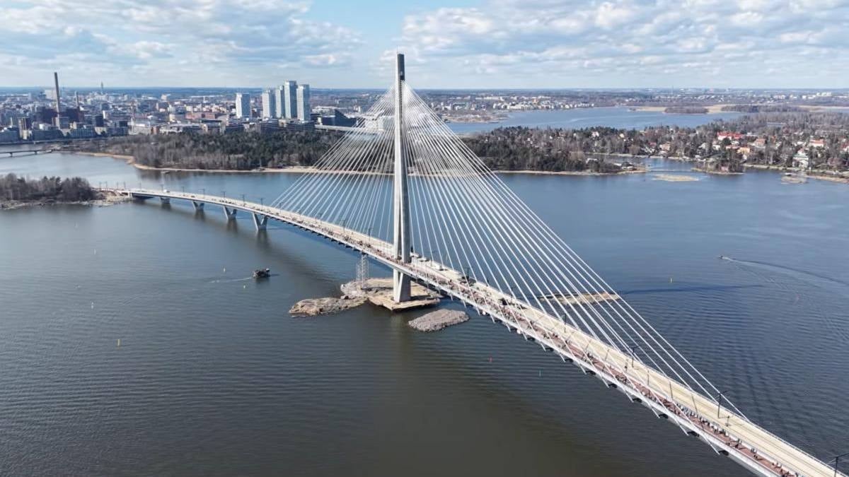 Dünyanın en uzun yaya köprüsü: Ada ile şehri birleştirdi