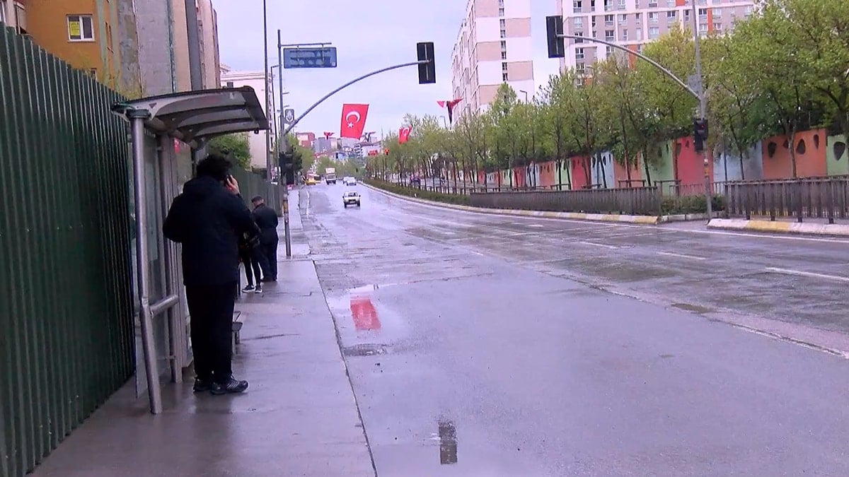 Küçükçekmece’de otobüs beklerken çarpan kamyonet mühendisin ölümüne neden oldu