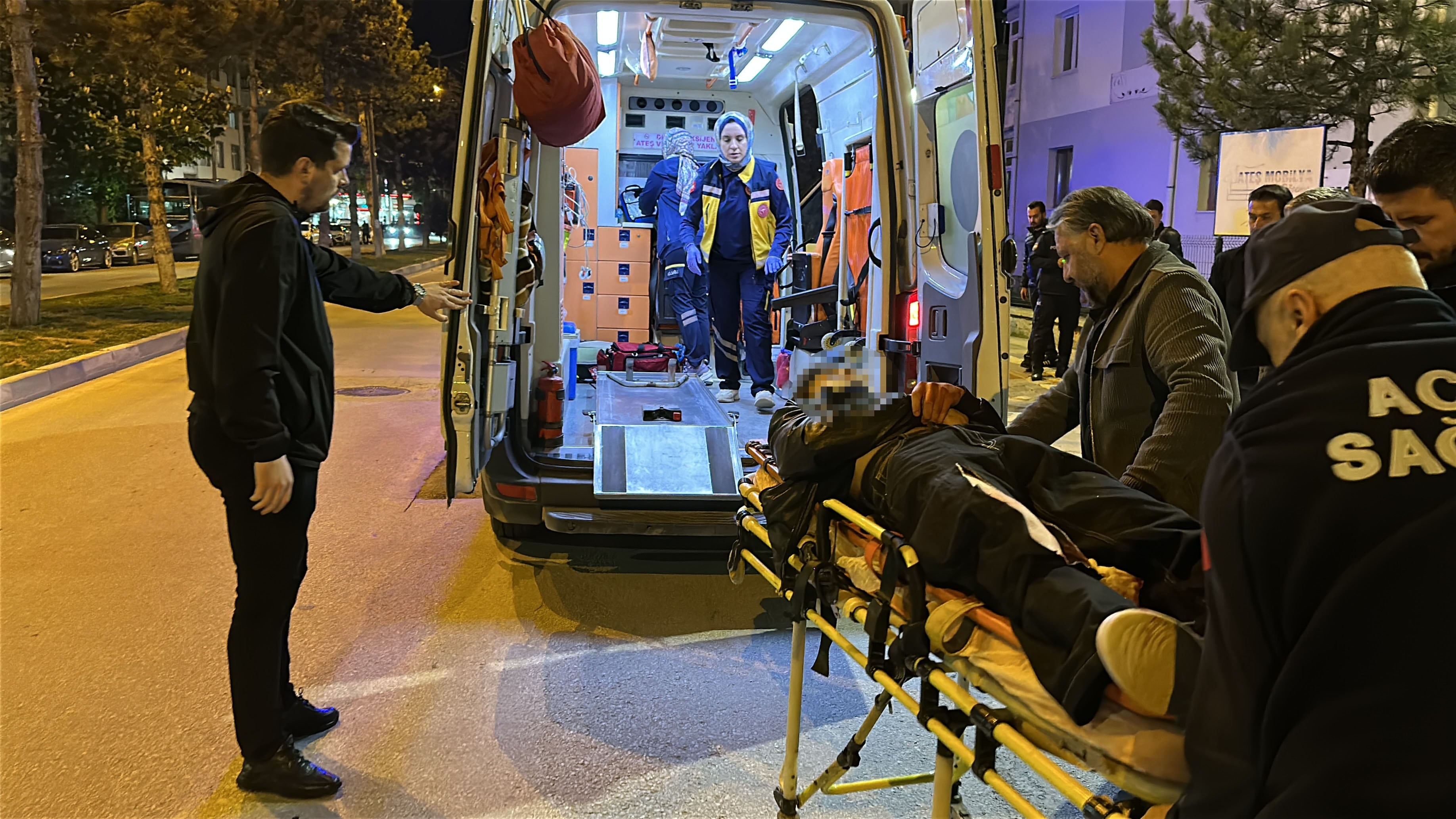 'Yan baktın' kavgasında kan döküldü: 2 yaralı