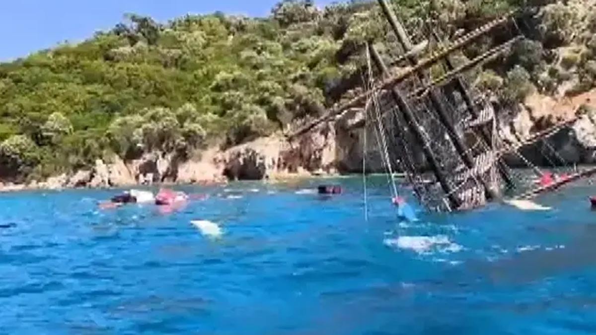 Marmaris’te tur teknesi battı