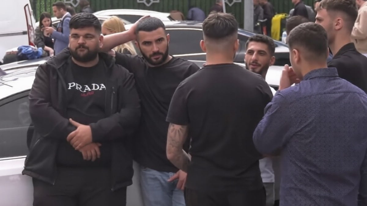Özgür Özel: Ankara barlarında bodyguardlık yapan mafyatik tiplerle partiye girmeye çalıştılar