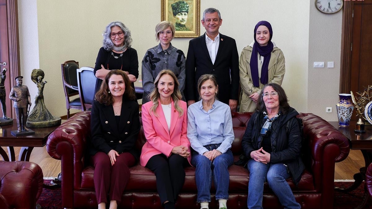 Eşitlik İçin Kadın Platformu temsilcilerinden Özgür Özel'e ziyaret
