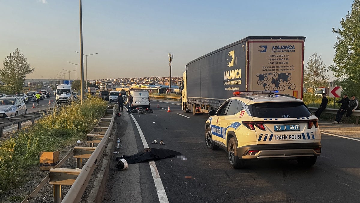 Bariyerlere çarpan motosikletli feci şekilde can verdi