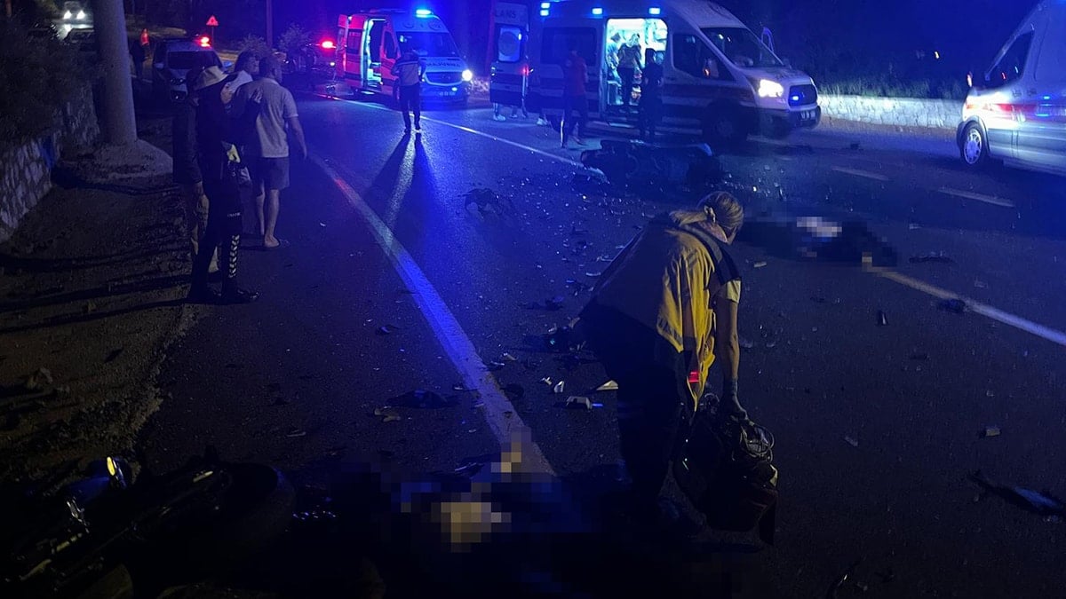 Motosikletler çarpıştı, iki sürücü de hayatını kaybetti