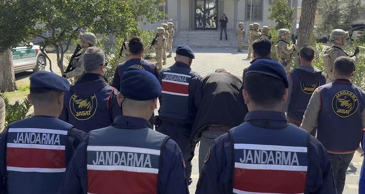 O iz gerçeği ortaya çıkardı! Annesini başına odunla vurarak öldürmüştü