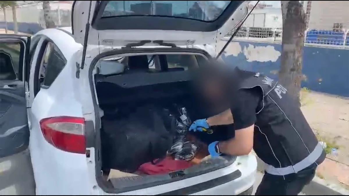 Mersin’de otomobilde 24 kiloya yakın esrar ele geçirildi