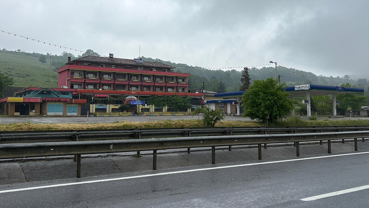 Otel lobisi savaş alanına döndü! Silahlı çatışma çıktı: 2 ölü, 1 ağır yaralı