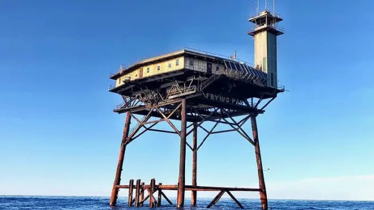 Etrafı köpekbalıklarıyla çevrili otel: Sadece helikopterle gidilebiliyor