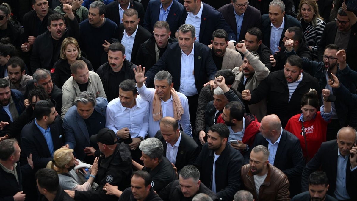 10 ilçe başkanından Özgür Özel’e destek