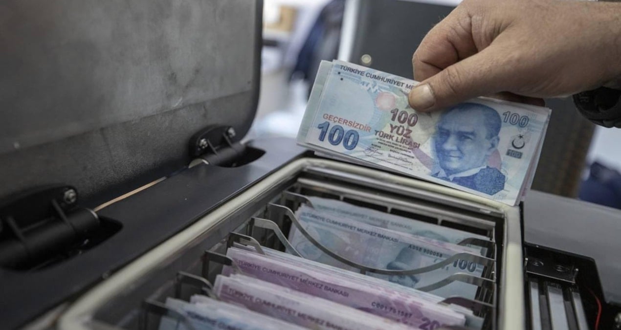 İzmirli emekliler bayram ikramiyesinin yetersizliğine tepki gösterdi