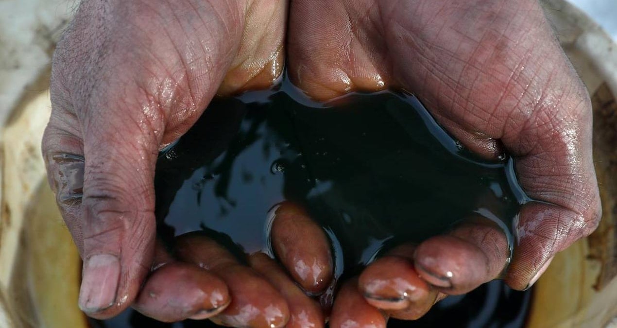 Çiftliğinde su ararken petrol buldu: Hayatı kabusa döndü